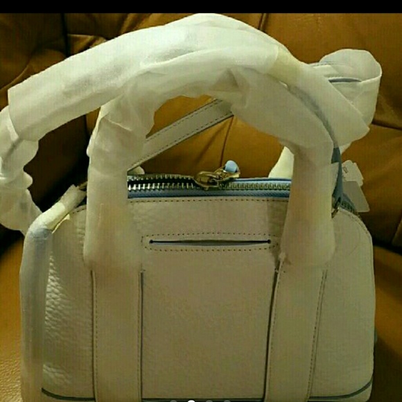 Genuine Coach Leather Hand/Shoulder Bag NWT - Picture 2 of 8